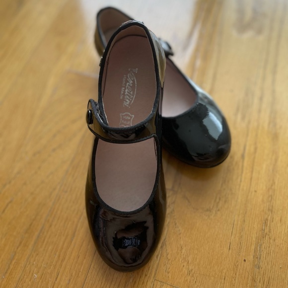 Venettini Girl’s Patent Leather Mary Janes - Picture 5 of 5